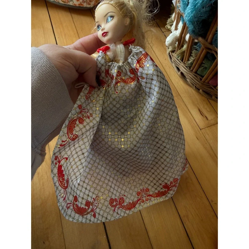 Mattel Ever After‎ High Legacy Day Apple White Doll